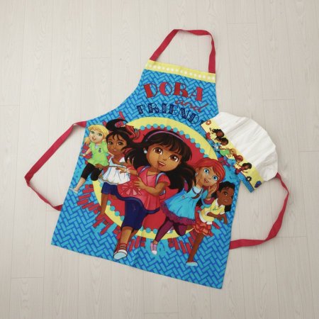 مريول دورا وصديقاتها