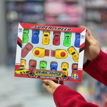 لعبة سيارات صغيرة