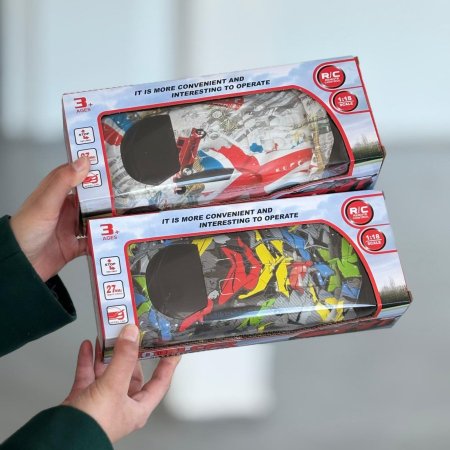 سيارة سباق ملونة