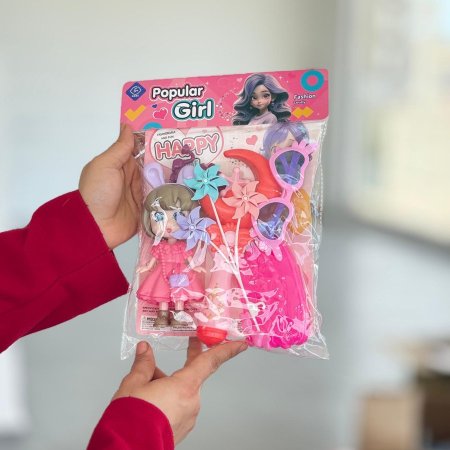 الفتاه المشهورة