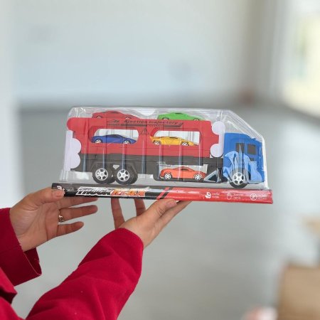 شاحنة  و5 سيارات