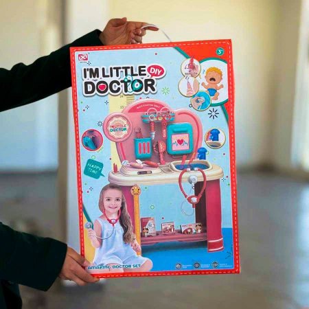 طاولة ومعدات الطبيب