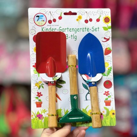 معدات الزراعة للأطفال