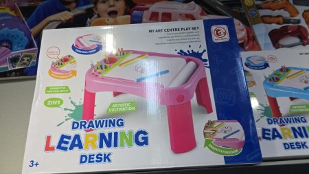 طاولة رسم مع رول تلوين