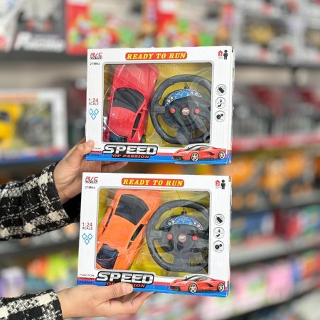 سيارة مع مقود