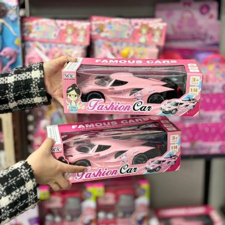 سيارة مع ريموت