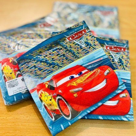 السيارة الحمراء