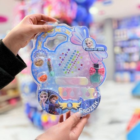 علبة مكياج واظافر فروزن