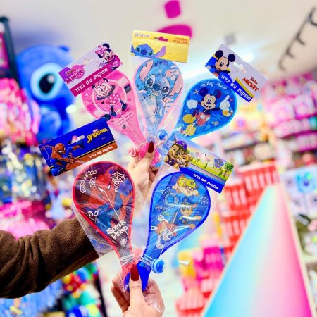 مضرب مع طابة ديزني