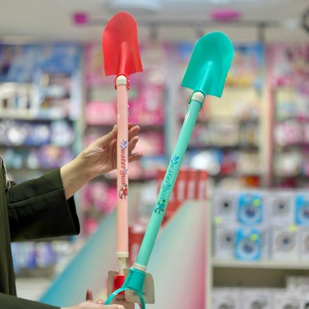 فرد ماء شكل ادوات زراعة