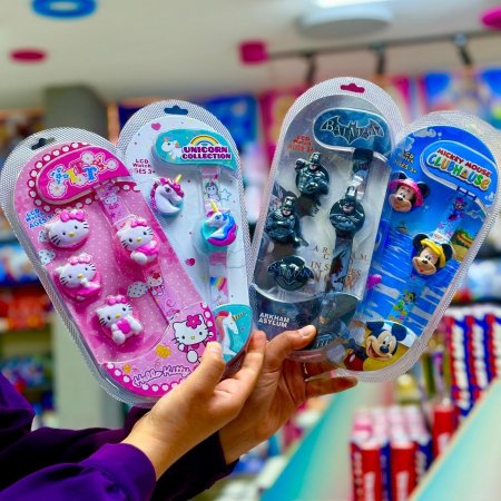 ساعة ديزني مع غطاء