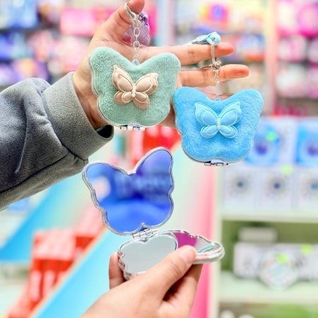 مدالية مراية شكل فراشة