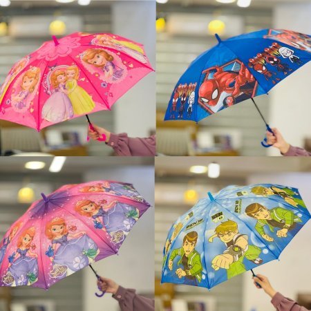 شمسية ديزني مع صفيرة