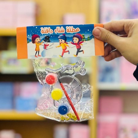 تحفة بلاستيك مع تلوين