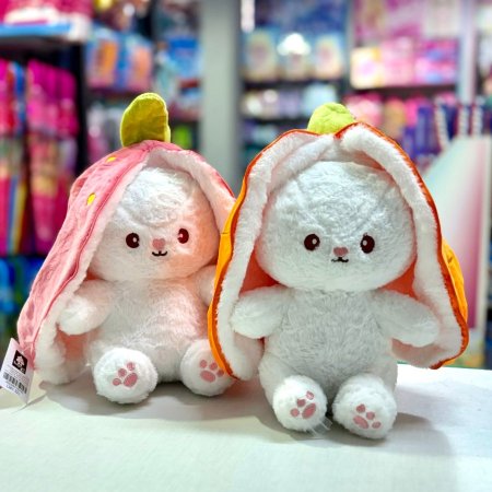 دمية الارنب مع الجزرة والتوته