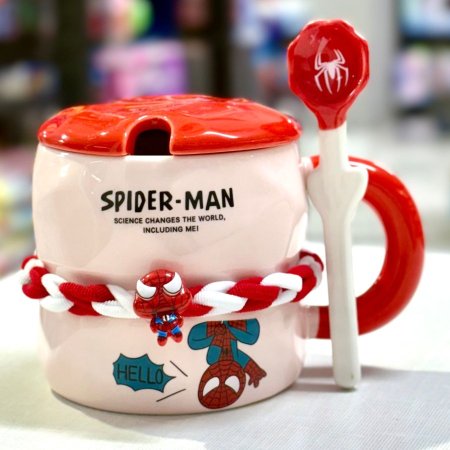 مج سبايدرمان مع معلقة